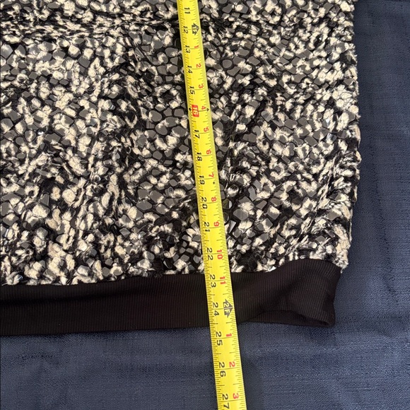 Print Sweater - Picture 9 of 9